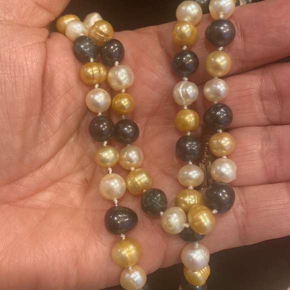 Freshwater Pearls EUC 60 inches long - Picture 7 of 8